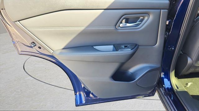 Photo of 2025 Deep Ocean Blue Pearl/Super Black Nissan Rogue