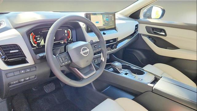 Photo of 2025 Super Black Nissan Rogue