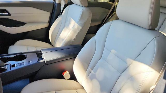 Photo of 2025 Super Black Nissan Rogue