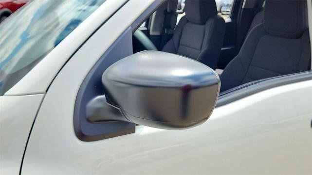 Photo of 2024 Glacier White Nissan Frontier