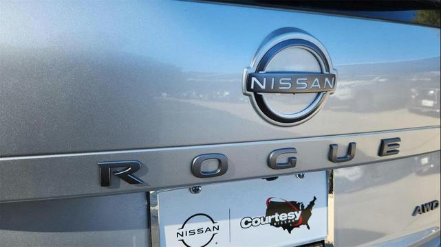 Photo of 2025 Brilliant Silver Metallic Nissan Rogue