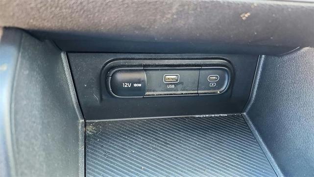 Photo of 2024 Snow White Pearl Kia Sportage