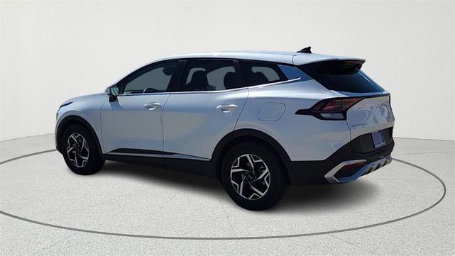 Photo of 2024 Snow White Pearl Kia Sportage