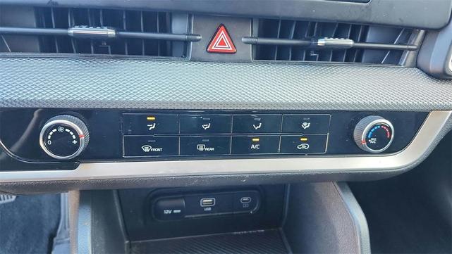 Photo of 2024 Snow White Pearl Kia Sportage
