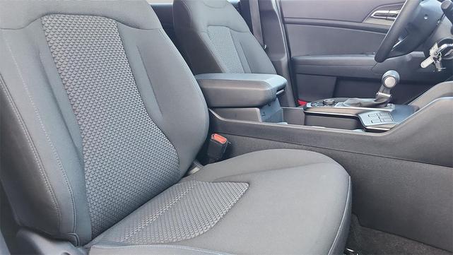 Photo of 2024 Snow White Pearl Kia Sportage