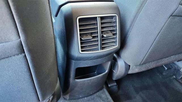 Photo of 2024 Snow White Pearl Kia Sportage