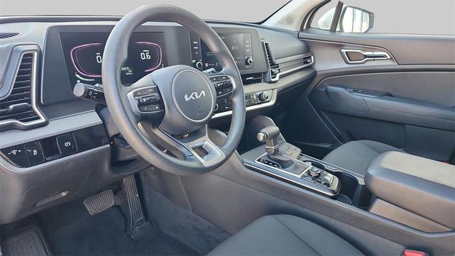 Photo of 2024 Snow White Pearl Kia Sportage