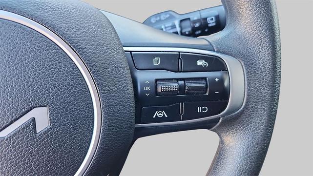 Photo of 2024 Snow White Pearl Kia Sportage