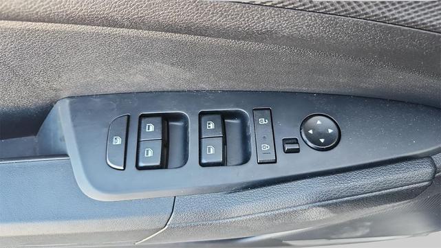 Photo of 2024 Snow White Pearl Kia Sportage