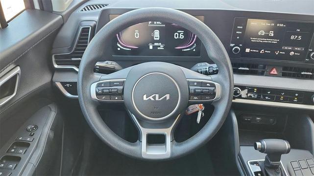 Photo of 2024 Snow White Pearl Kia Sportage