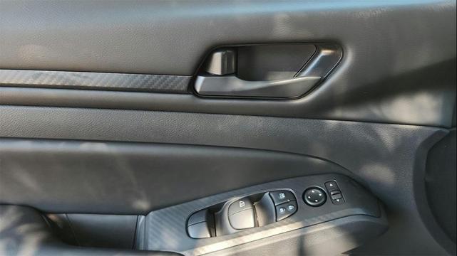 Photo of 2025 Super Black Clearcoat Nissan Altima