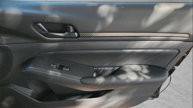 Photo of 2025 Super Black Clearcoat Nissan Altima