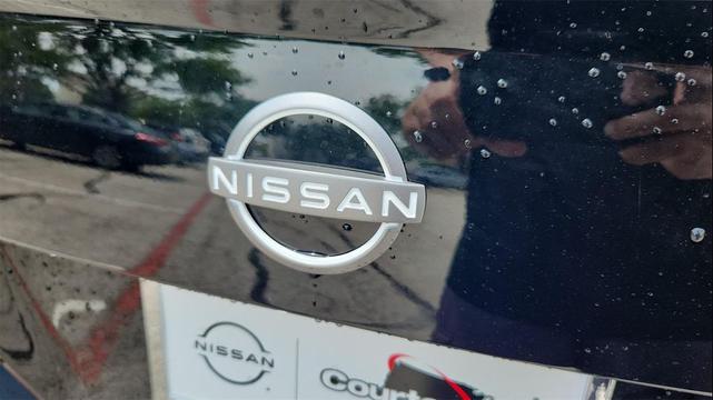 Photo of 2025 Super Black Metallic Nissan Versa