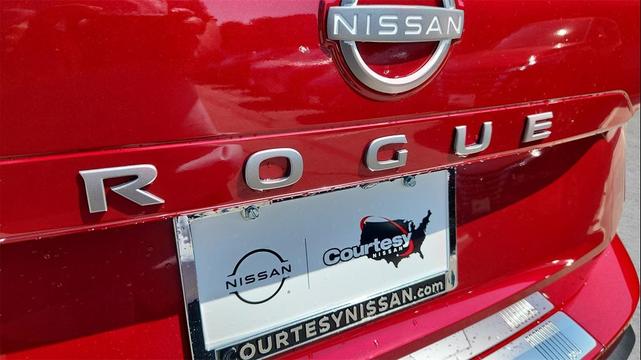Photo of 2025 Scarlet Ember Tintcoat Nissan Rogue