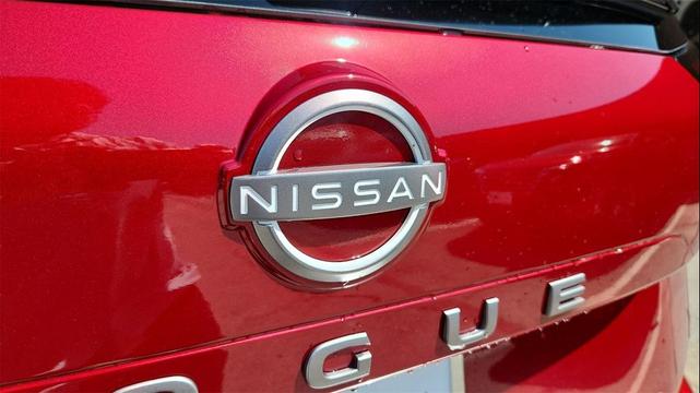 Photo of 2025 Scarlet Ember Tintcoat Nissan Rogue