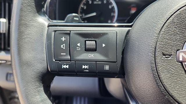 Photo of 2022 Brilliant Silver Metallic Nissan Pathfinder