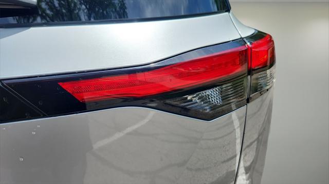 Photo of 2022 Brilliant Silver Metallic Nissan Pathfinder