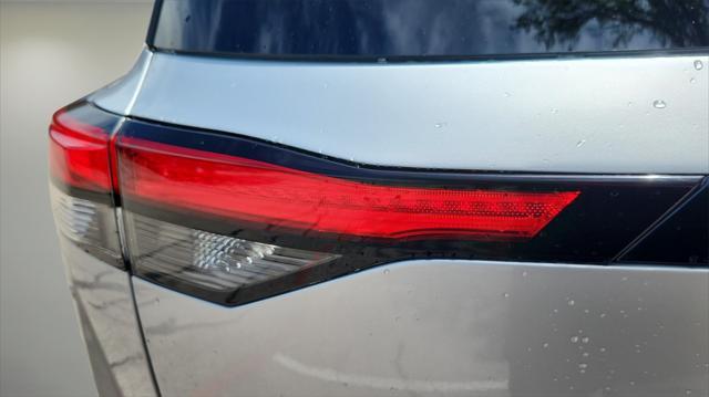 Photo of 2022 Brilliant Silver Metallic Nissan Pathfinder