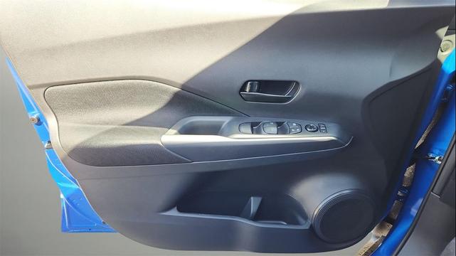 Photo of 2025 Electric Blue Metallic Nissan Kicks
