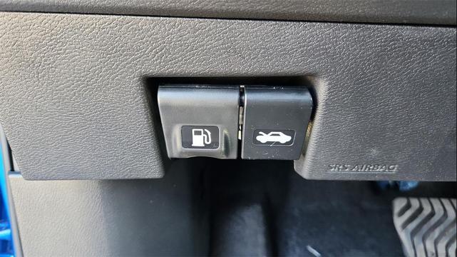 Photo of 2025 Electric Blue Metallic Nissan Kicks