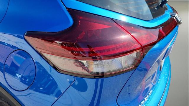 Photo of 2025 Electric Blue Metallic Nissan Kicks