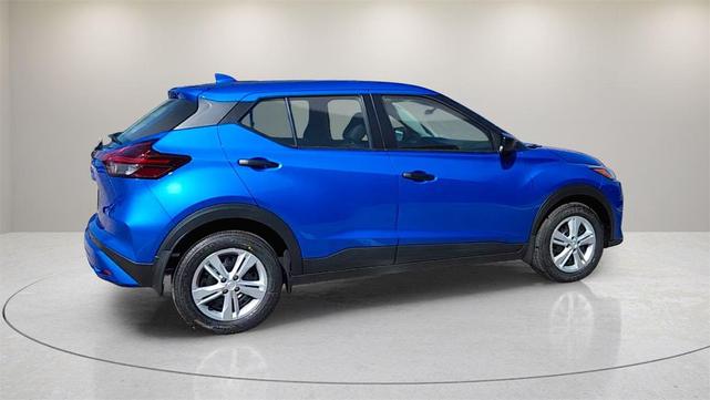 Photo of 2025 Electric Blue Metallic Nissan Kicks