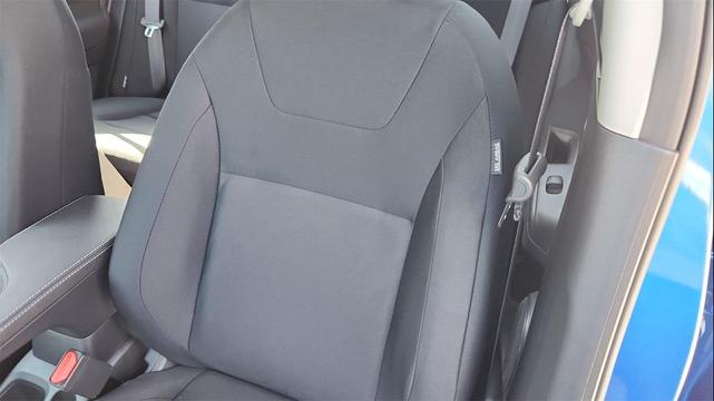 Photo of 2025 Electric Blue Metallic Nissan Kicks