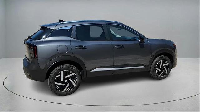 Photo of 2026 Gun Metallic Nissan Kicks