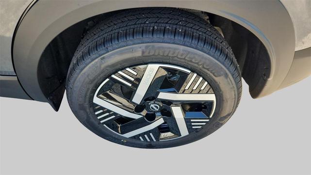 Photo of 2026 Gun Metallic Nissan Kicks