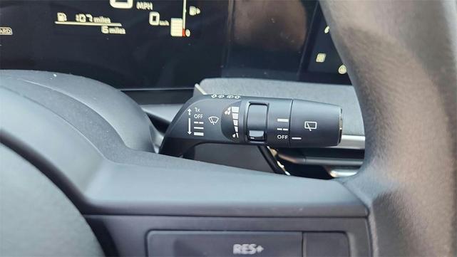 Photo of 2026 Gun Metallic Nissan Kicks