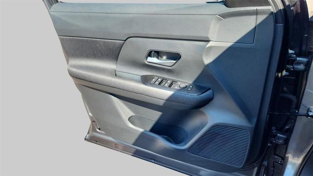 Photo of 2026 Gun Metallic Nissan Kicks