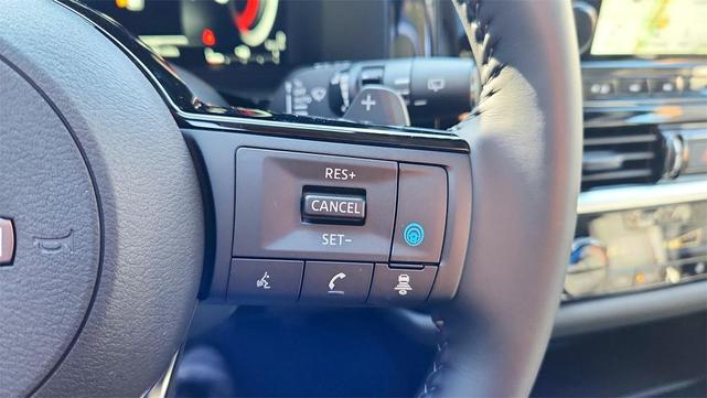 Photo of 2025 Everest White Pearl Tricoat Nissan Pathfinder
