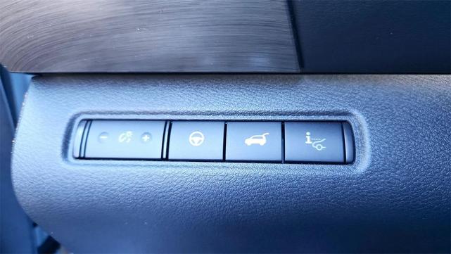 Photo of 2025 Everest White Pearl Tricoat Nissan Pathfinder