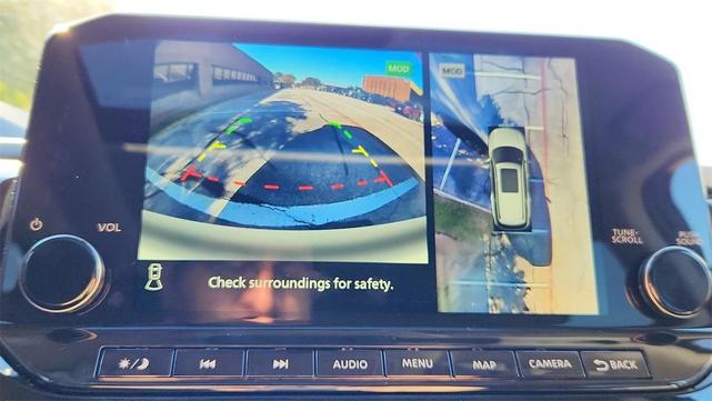 Photo of 2025 Everest White Pearl Tricoat Nissan Pathfinder