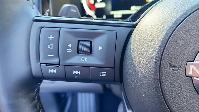 Photo of 2025 Everest White Pearl Tricoat Nissan Pathfinder