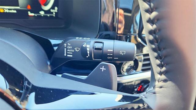 Photo of 2025 Everest White Pearl Tricoat Nissan Pathfinder