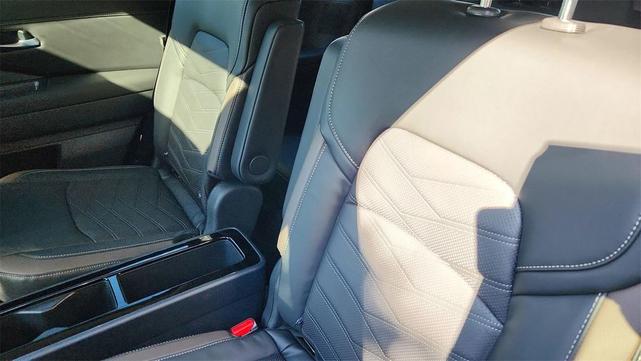 Photo of 2025 Everest White Pearl Tricoat Nissan Pathfinder