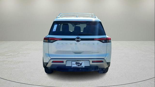 Photo of 2025 Everest White Pearl Tricoat Nissan Pathfinder