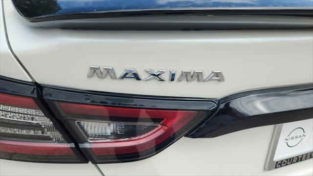 Photo of 2023 Pearl White Tricoat Nissan Maxima