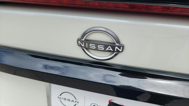 Photo of 2023 Pearl White Tricoat Nissan Maxima