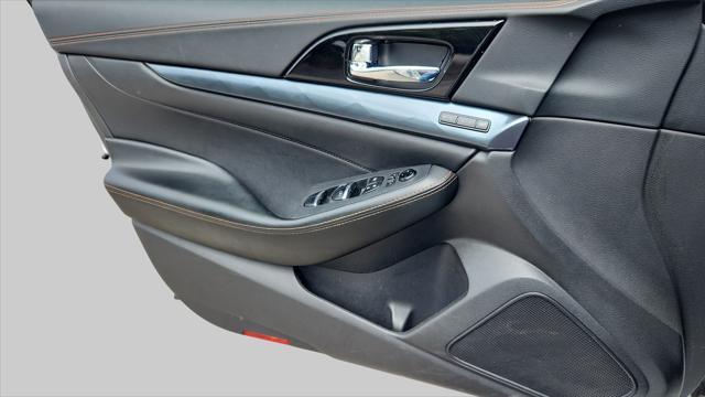 Photo of 2023 Pearl White Tricoat Nissan Maxima