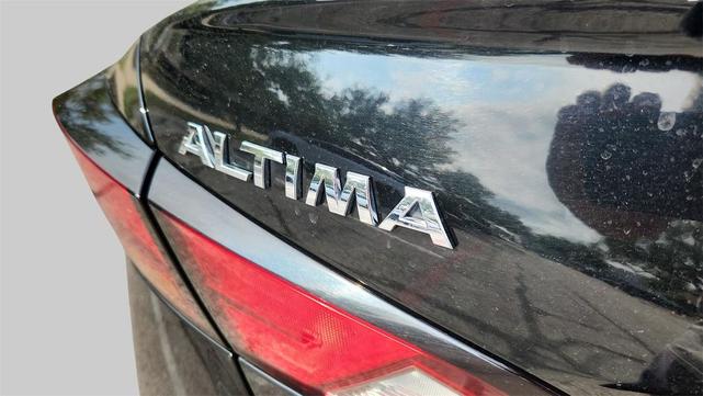 Photo of 2020 Super Black Clearcoat Nissan Altima