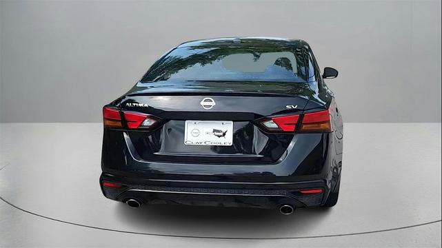 Photo of 2020 Super Black Clearcoat Nissan Altima