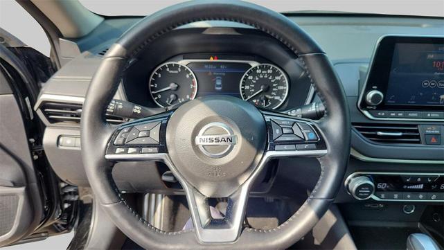 Photo of 2020 Super Black Clearcoat Nissan Altima