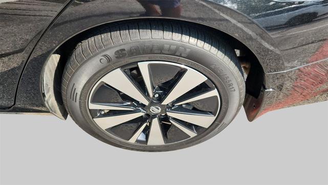 Photo of 2020 Super Black Clearcoat Nissan Altima