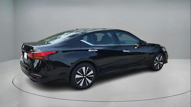 Photo of 2020 Super Black Clearcoat Nissan Altima