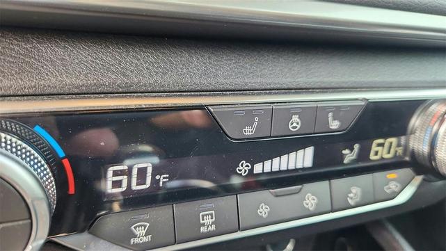 Photo of 2020 Super Black Clearcoat Nissan Altima