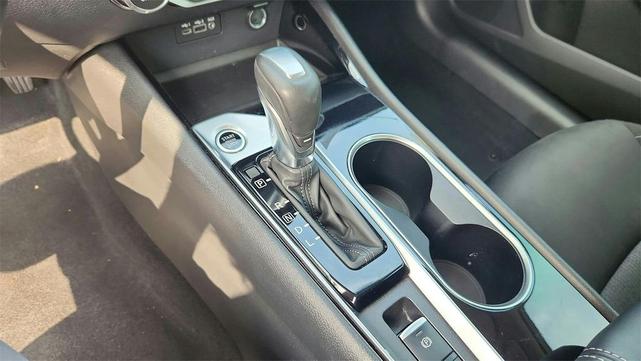 Photo of 2020 Super Black Clearcoat Nissan Altima