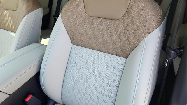 Photo of 2025 Everest White Pearl Tricoat/Super Black Nissan Murano
