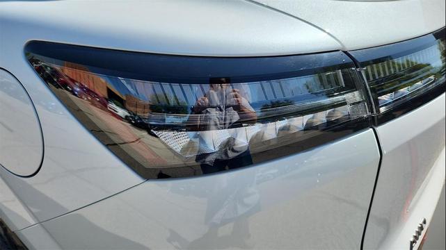 Photo of 2025 Everest White Pearl Tricoat/Super Black Nissan Murano